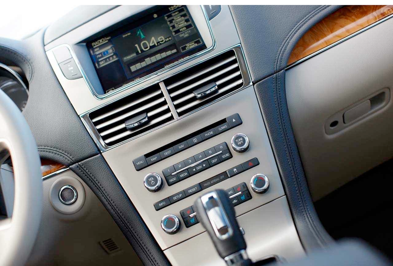 Illustration for article titled 2010 Lincoln MKT: Crossover For The Super-Segmented Masses